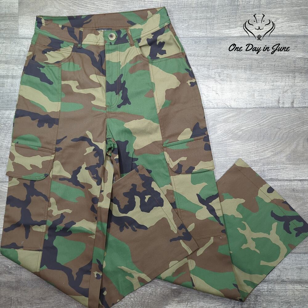 Nasty Gal Multi Pocket Straight Leg Camo Pants Size 6